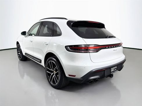 Certified 2024 Porsche Macan AWD/4WD image 3