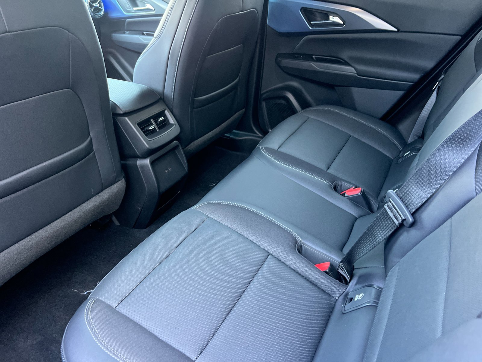 Used 2024 Chevrolet Equinox EV LT FWD image 12