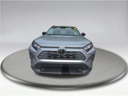 Used 2020 Toyota RAV4 LE FWD image 9