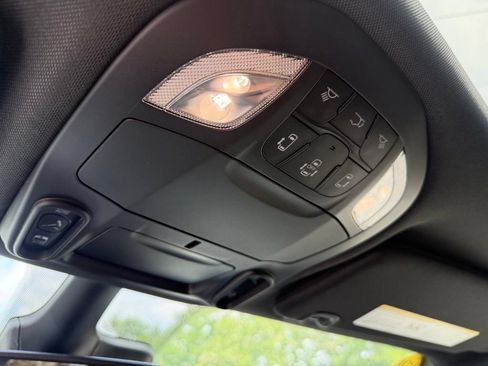 New 2026 Chrysler Pacifica Limited FWD image 16