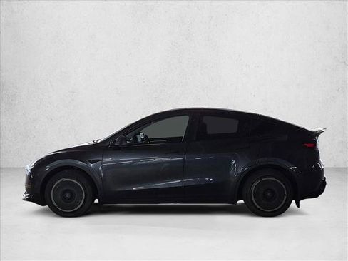 Used 2024 Tesla Model Y Long Range AWD/4WD image 8