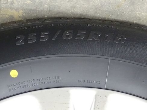 Used 2020 Buick Enclave Essence w/ LPO, Luxury Package image 46