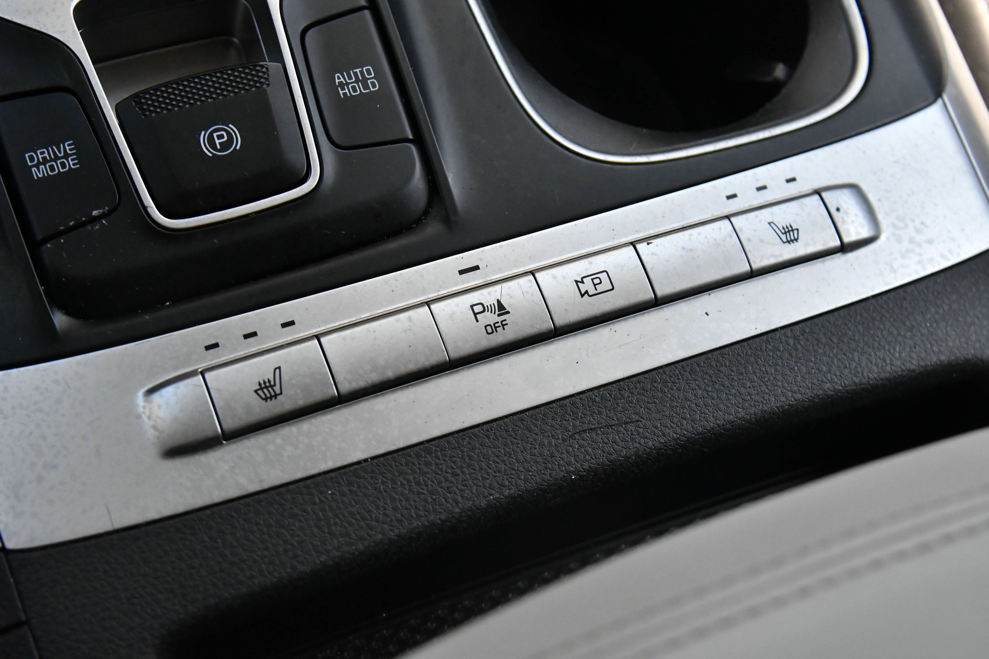 Used 2023 Kia Carnival LX FWD image 28