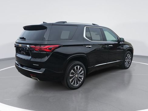 Used 2023 Chevrolet Traverse Premier AWD/4WD image 3