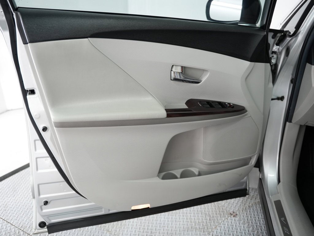 Used 2012 Toyota Venza LE FWD image 38