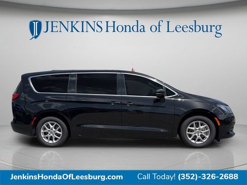 Used 2024 Chrysler Voyager LX FWD image 2