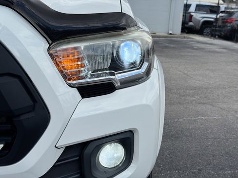 Used 2017 Toyota Tacoma SR5 w/ Tow Package RWD image 9