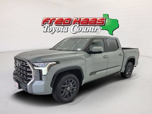 Used 2024 Toyota Tundra Platinum AWD/4WD image 1
