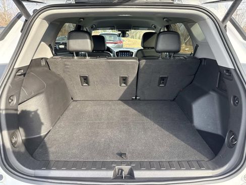 Used 2023 GMC Terrain SLT image 27