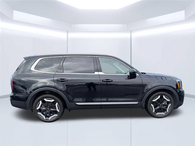 Used 2023 Kia Telluride EX w/ EX Captain's Chair Package AWD/4WD image 6