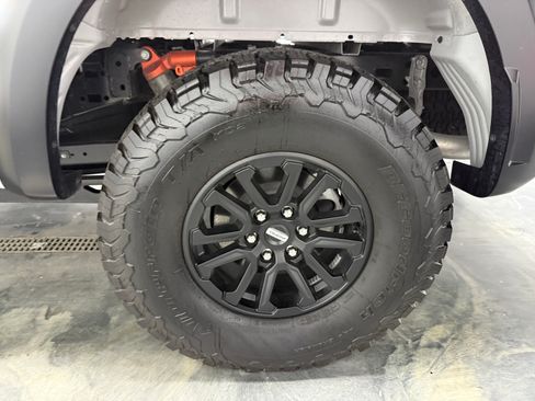 Used 2025 Ford F150 Raptor AWD/4WD image 31