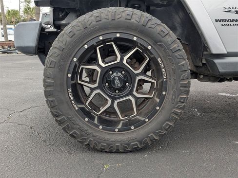 Used 2015 Jeep Wrangler Unlimited Sahara w/ Connectivity Group image 20