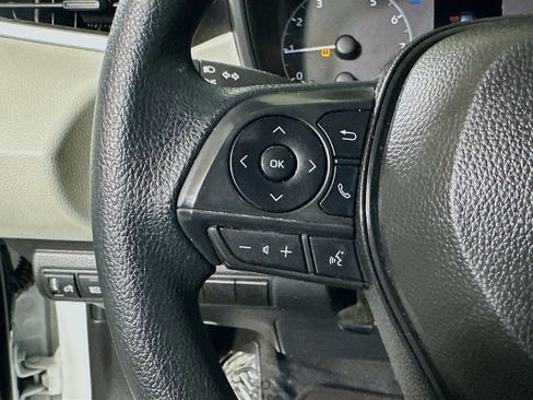 Used 2025 Toyota Corolla LE FWD image 16