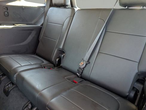 Used 2021 Chevrolet Traverse LT image 14