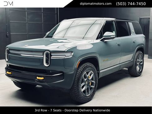 Used 2025 Rivian R1S Premium AWD/4WD image 1