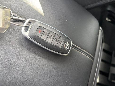 Used 2026 Nissan Pathfinder SV FWD image 21