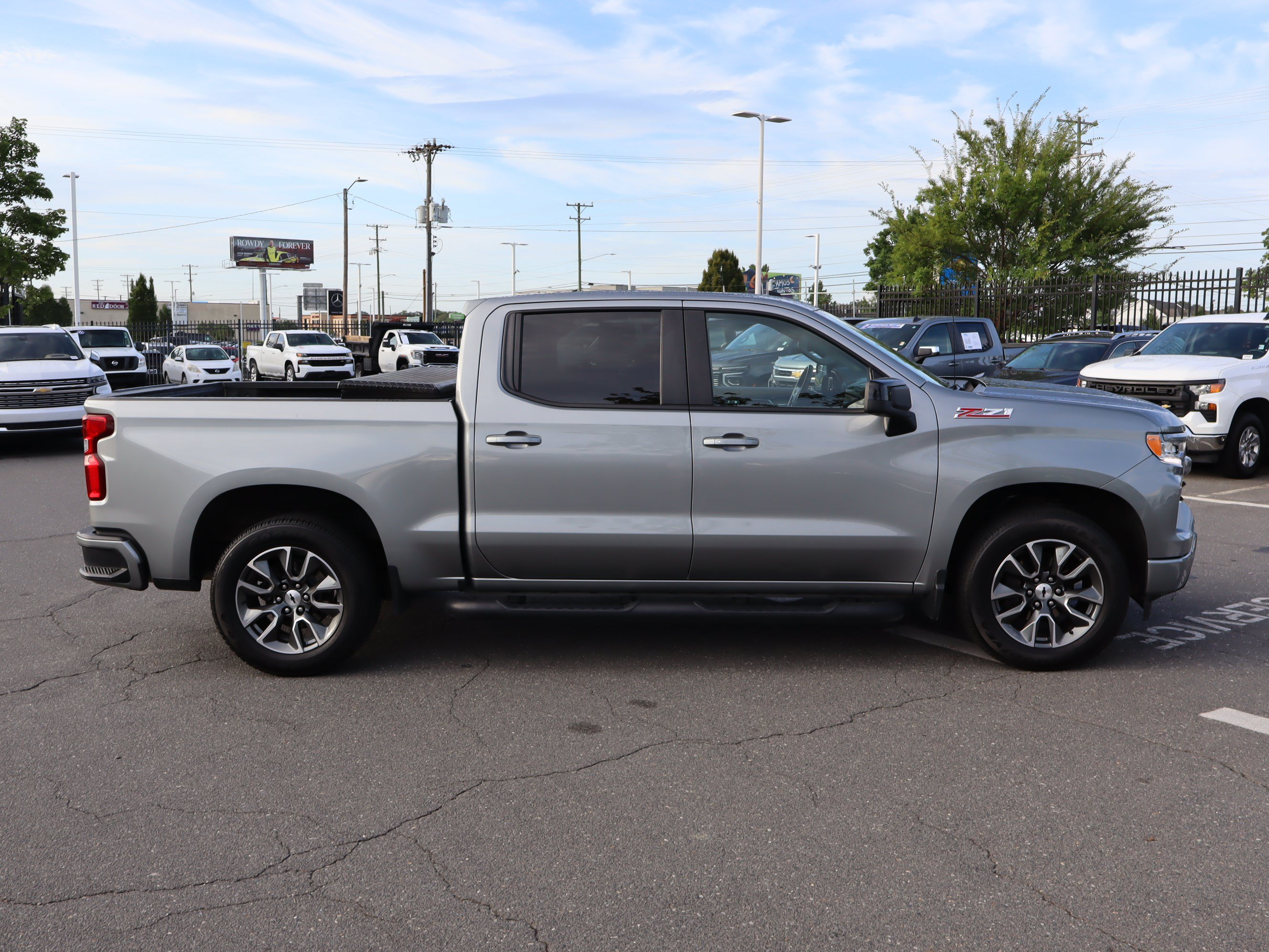 Used 2024 Chevrolet Silverado 1500 RST w/ Z71 Off-Road Package AWD/4WD image 11