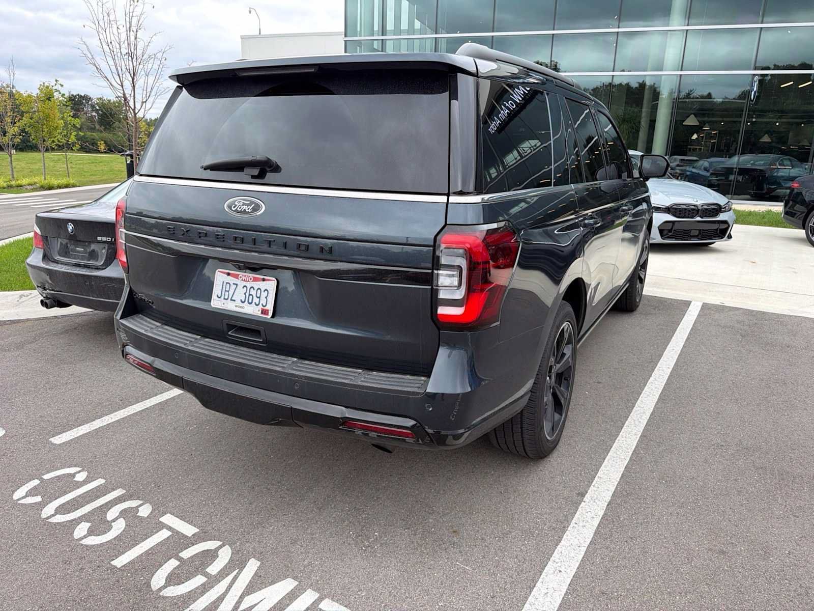 Used 2023 Ford Expedition Limited AWD/4WD image 4