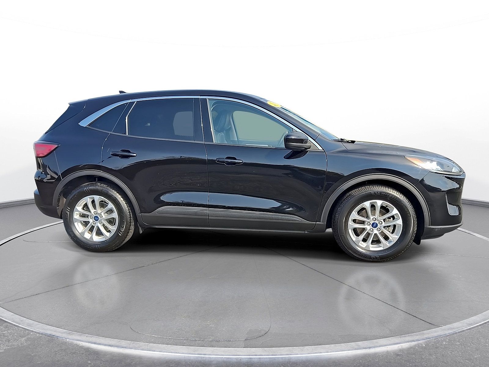 Used 2020 Ford Escape SE FWD image 9