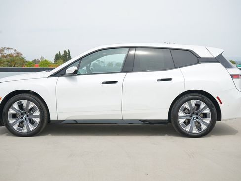 New 2026 BMW iX xDrive45 image 4