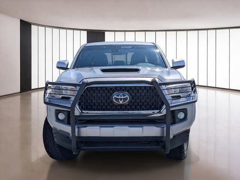 Used 2018 Toyota Tacoma TRD Sport RWD image 2