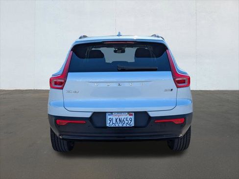 Used 2024 Volvo XC40 B5 Core w/ Climate Package image 4