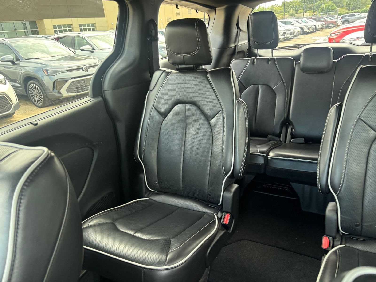 Used 2025 Chrysler Pacifica Limited FWD image 43