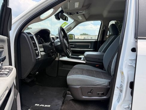 Used 2017 RAM 2500 Big Horn w/ Sport Appearance Group AWD/4WD image 9