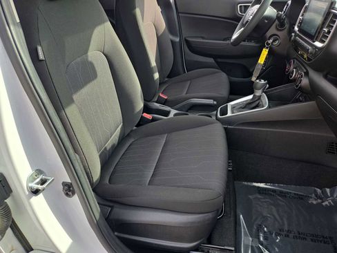 Used 2020 Hyundai Venue SE image 22