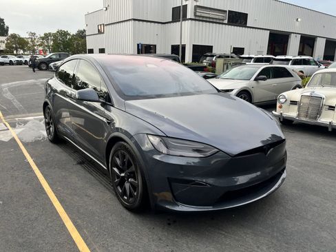 Used 2022 Tesla Model X Plaid image 2