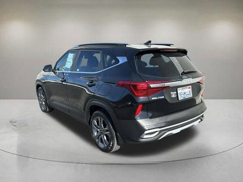Used 2023 Kia Seltos S w/ Navigation Package FWD image 4