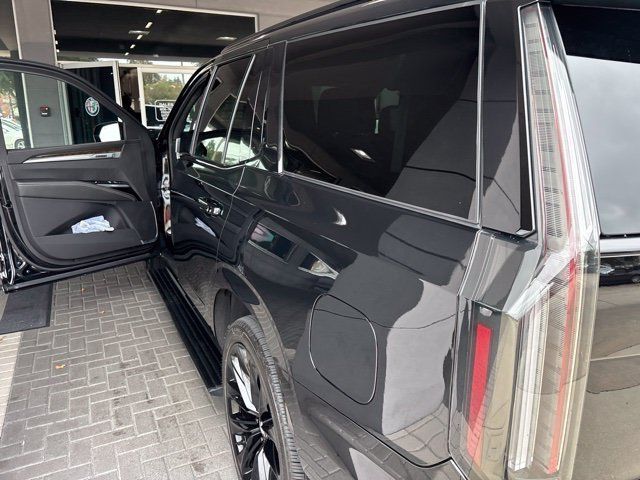 Certified 2026 Cadillac Escalade Platinum Sport w/ LPO, ONYX Package AWD/4WD image 7