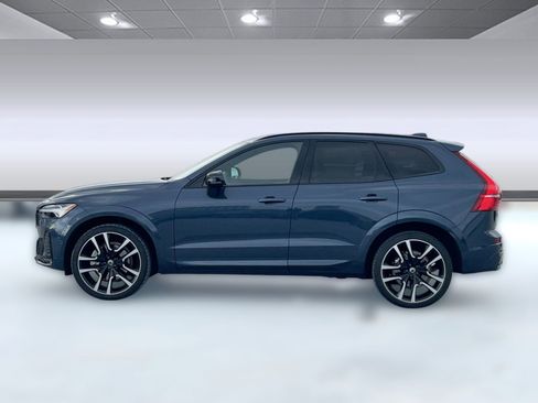 Used 2023 Volvo XC60 B5 Ultimate w/ Climate Package image 2