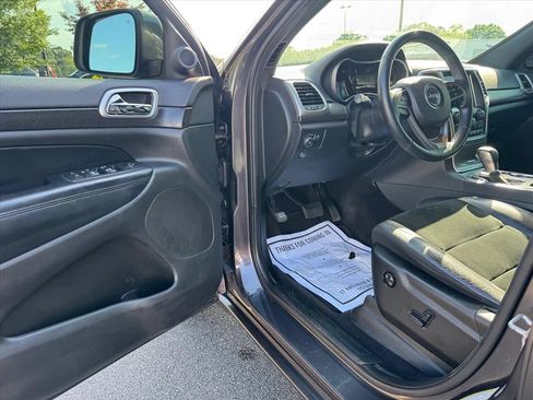 Used 2017 Jeep Grand Cherokee Altitude AWD/4WD image 15