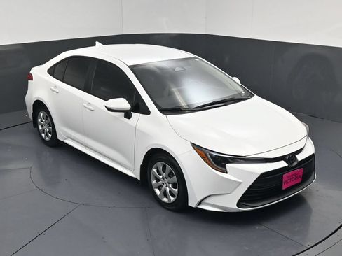 Used 2025 Toyota Corolla LE FWD image 14