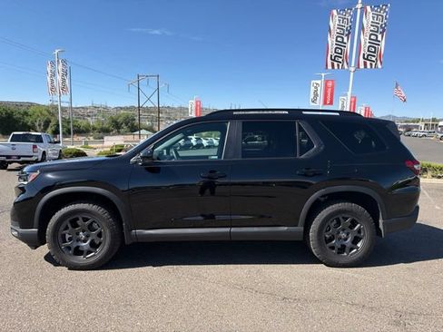 Used 2025 Honda Pilot TrailSport image 5