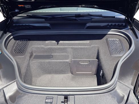 Certified 2025 Porsche Macan Electric RWD image 26