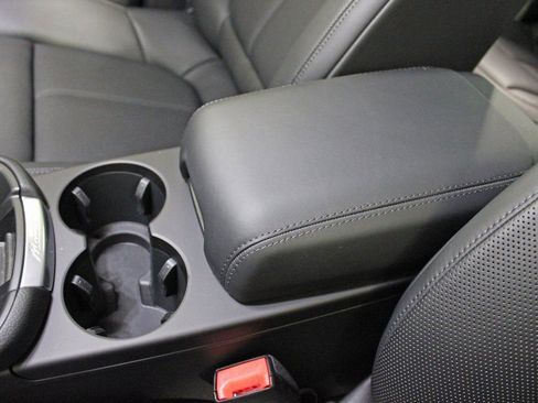 Certified 2025 Porsche Macan Turbo image 30