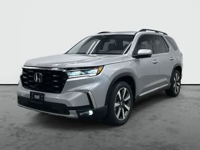 Used 2025 Honda Pilot Touring