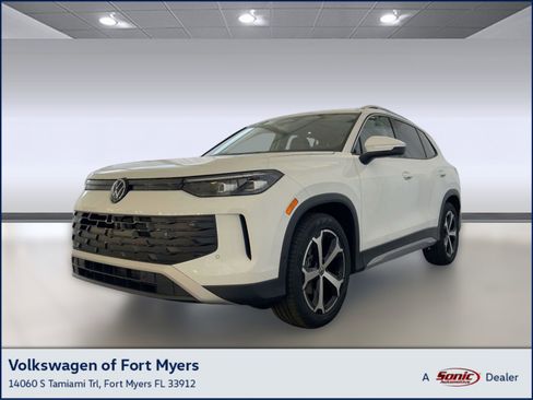 New 2026 Volkswagen Tiguan SE image 1