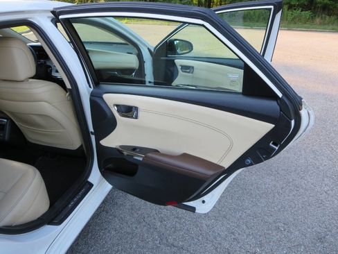 Used 2014 Toyota Avalon Limited image 15