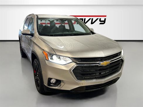 Used 2021 Chevrolet Traverse LT image 1