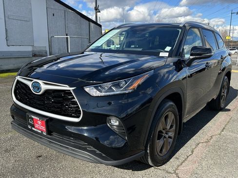 Certified 2023 Toyota Highlander Bronze Edition image 1