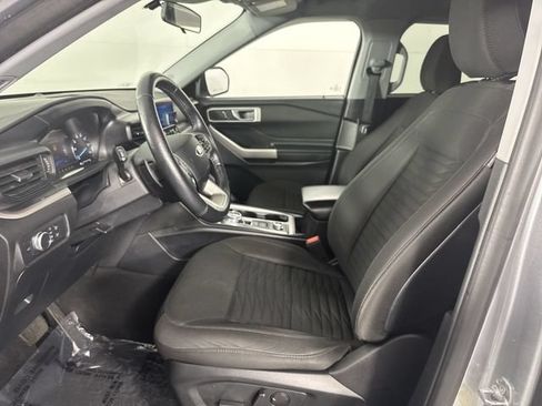 Used 2020 Ford Explorer XLT w/ Comfort Package AWD/4WD image 18