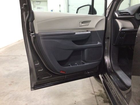 Used 2024 Toyota Sienna LE image 15
