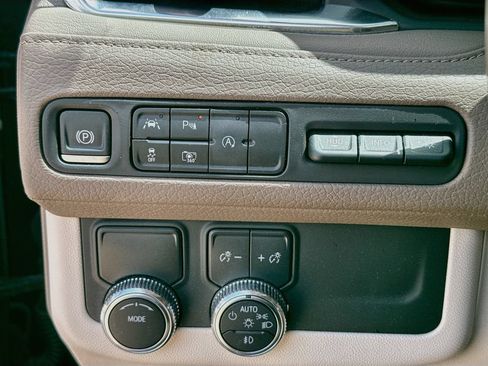 Used 2024 GMC Yukon Denali RWD image 22