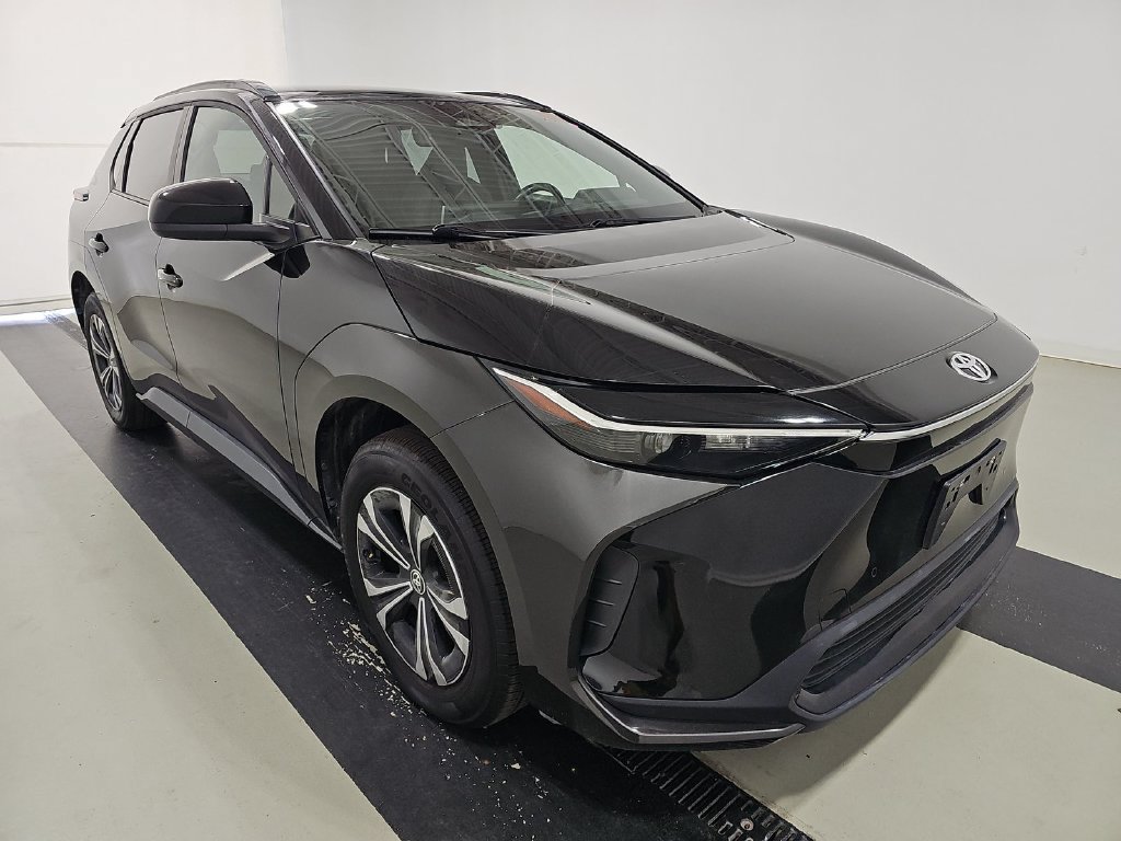 Used 2023 Toyota bZ4X FWD image 2