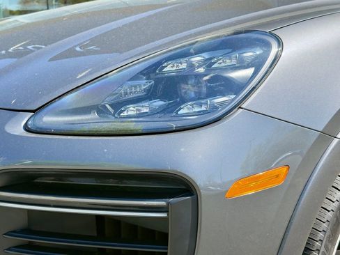 Used 2019 Porsche Cayenne Turbo image 3