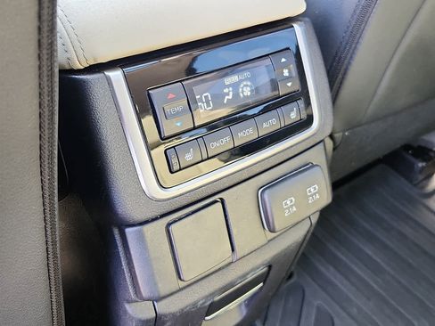 Used 2022 Subaru Ascent Limited w/ Technology Package image 12