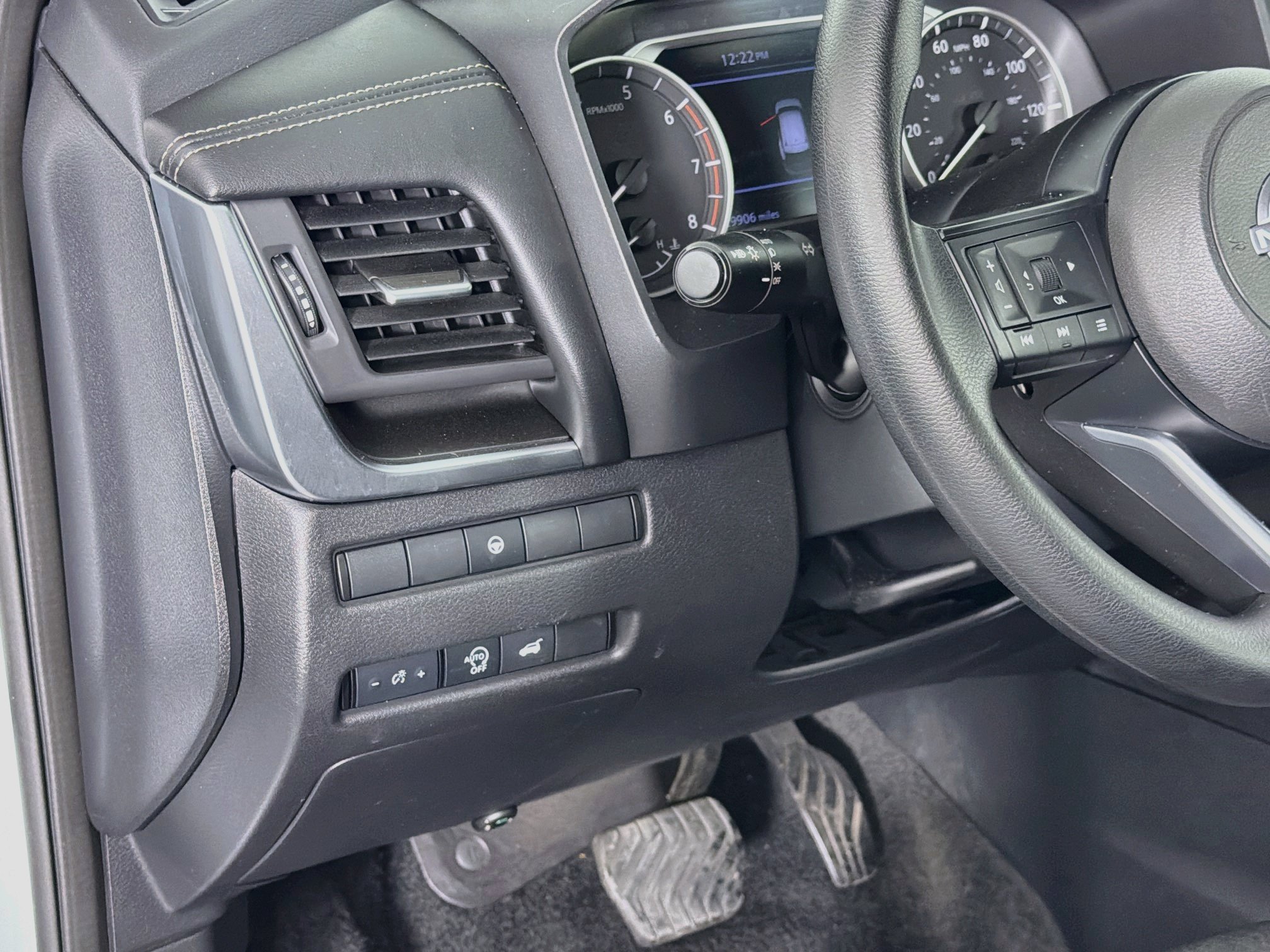 Used 2024 Nissan Rogue SV FWD image 17